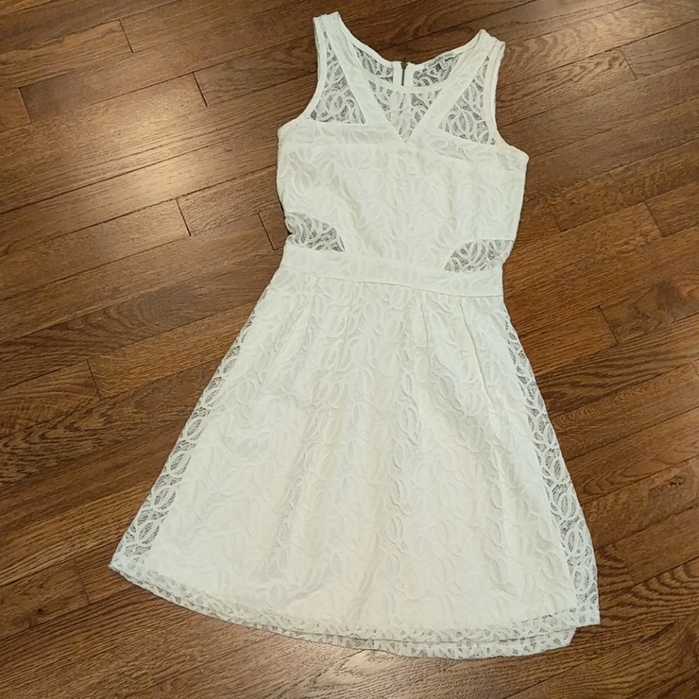 🚫SOLD ON MERC🚫White lace Dress